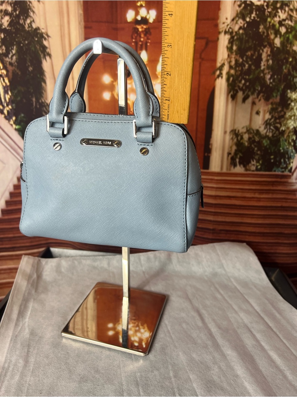 Michael Kors Savannah small satchel is crafted from baby blue saffiano leather - Picture 11 of 17